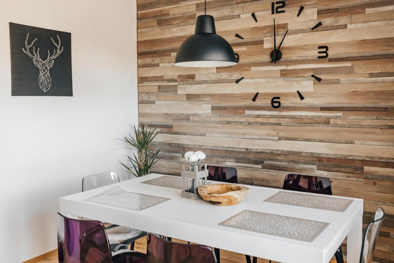Apartment Drive Caffe *